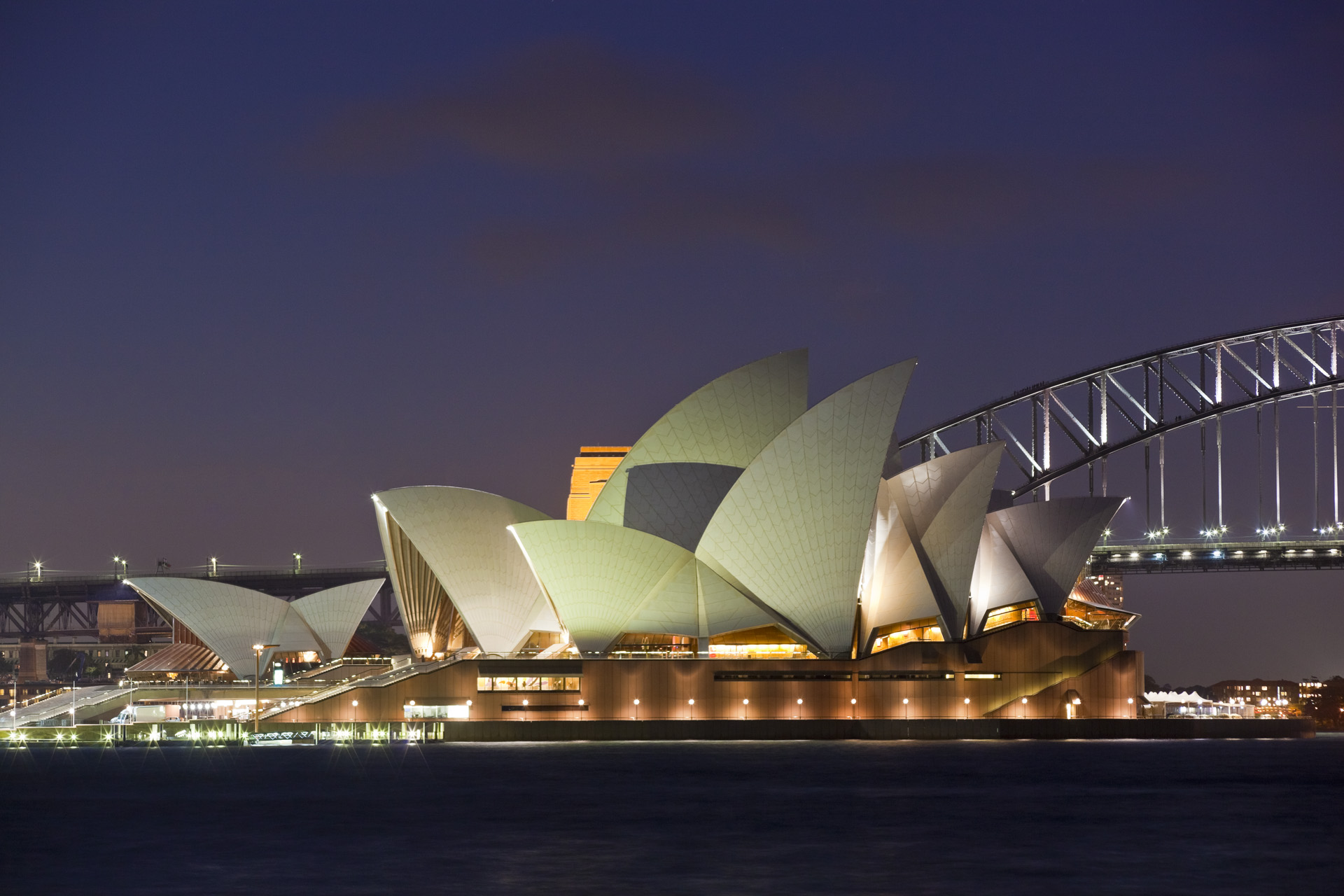 Sydney, opera - fotografia nocna - architektura współczesna