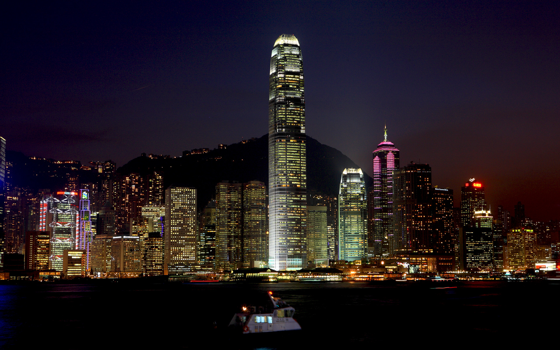 Hong Kong, Victoria Harbor - fotografia nocna - architektura współczesna