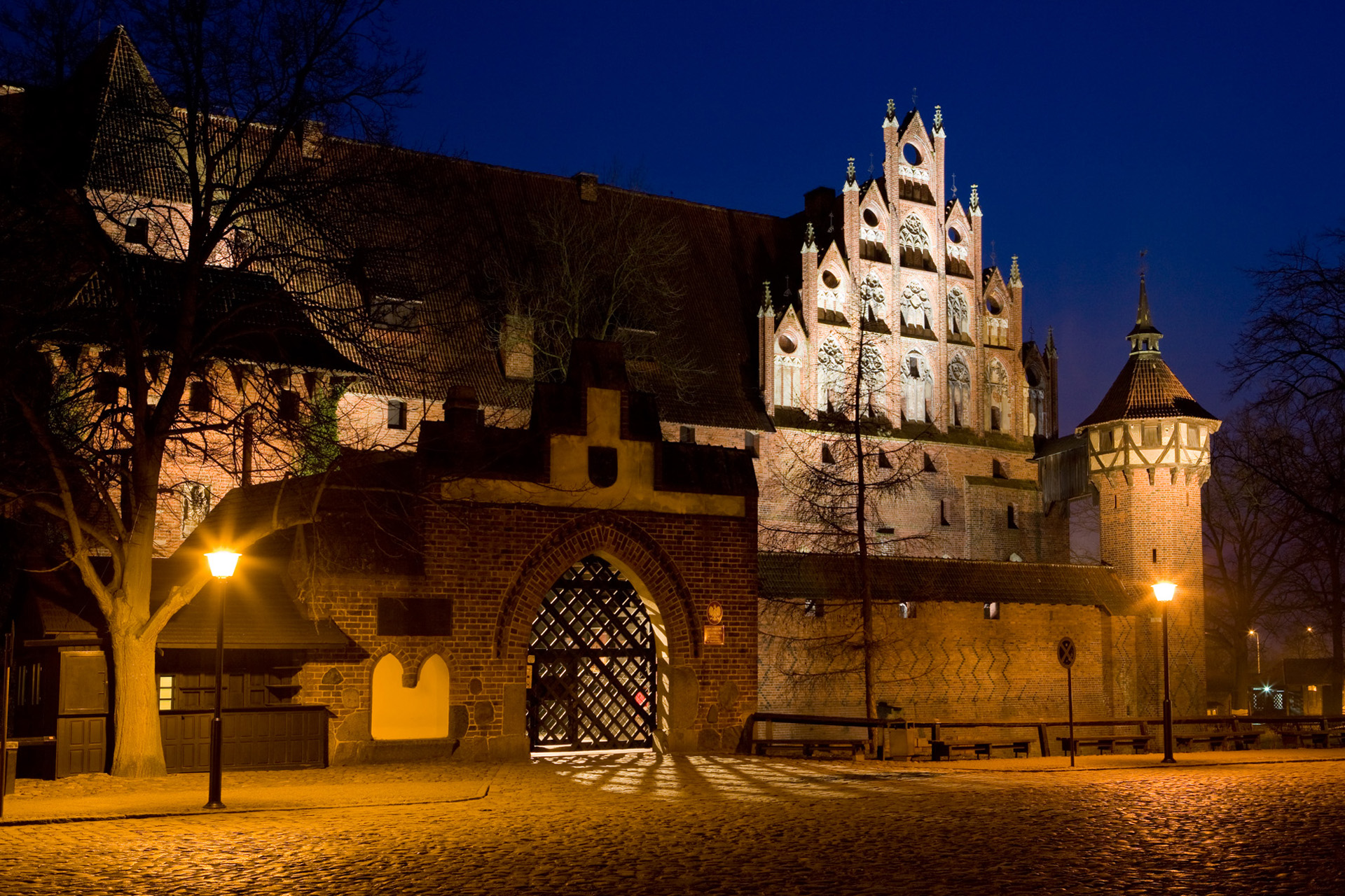 Malbork, zamek - pejzaż, fotografia podróżnicza, fotografia nocna